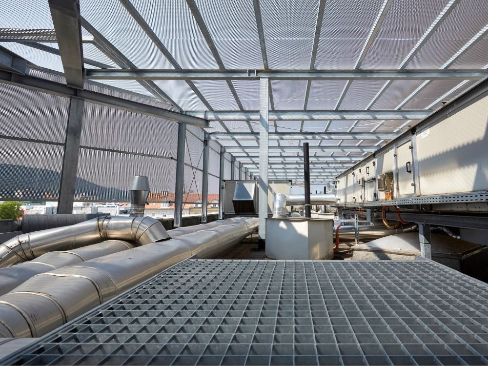 ProMetall Referenz: Lüftungseinhausung am Dach des Hotels Mercure Graz