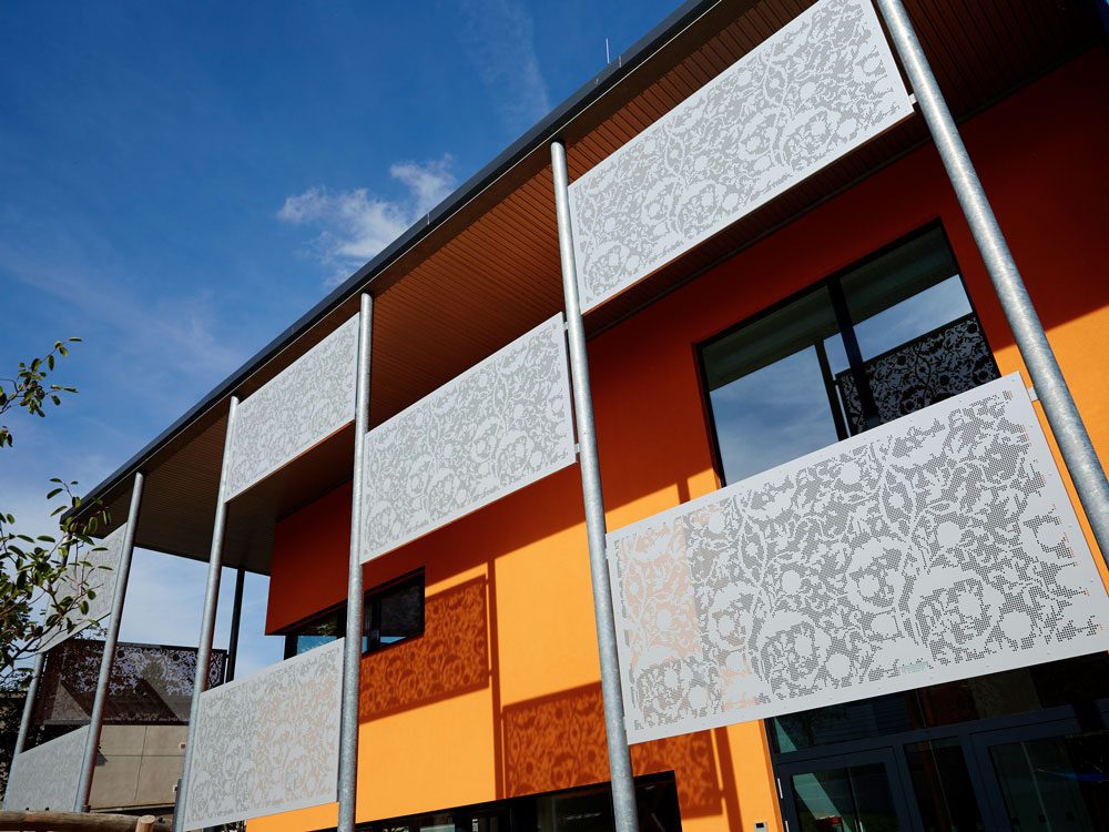 Lochblech-Fassade mit einzigartiger Optik und Struktur für moderne Architektur – ProMetall-Referenz